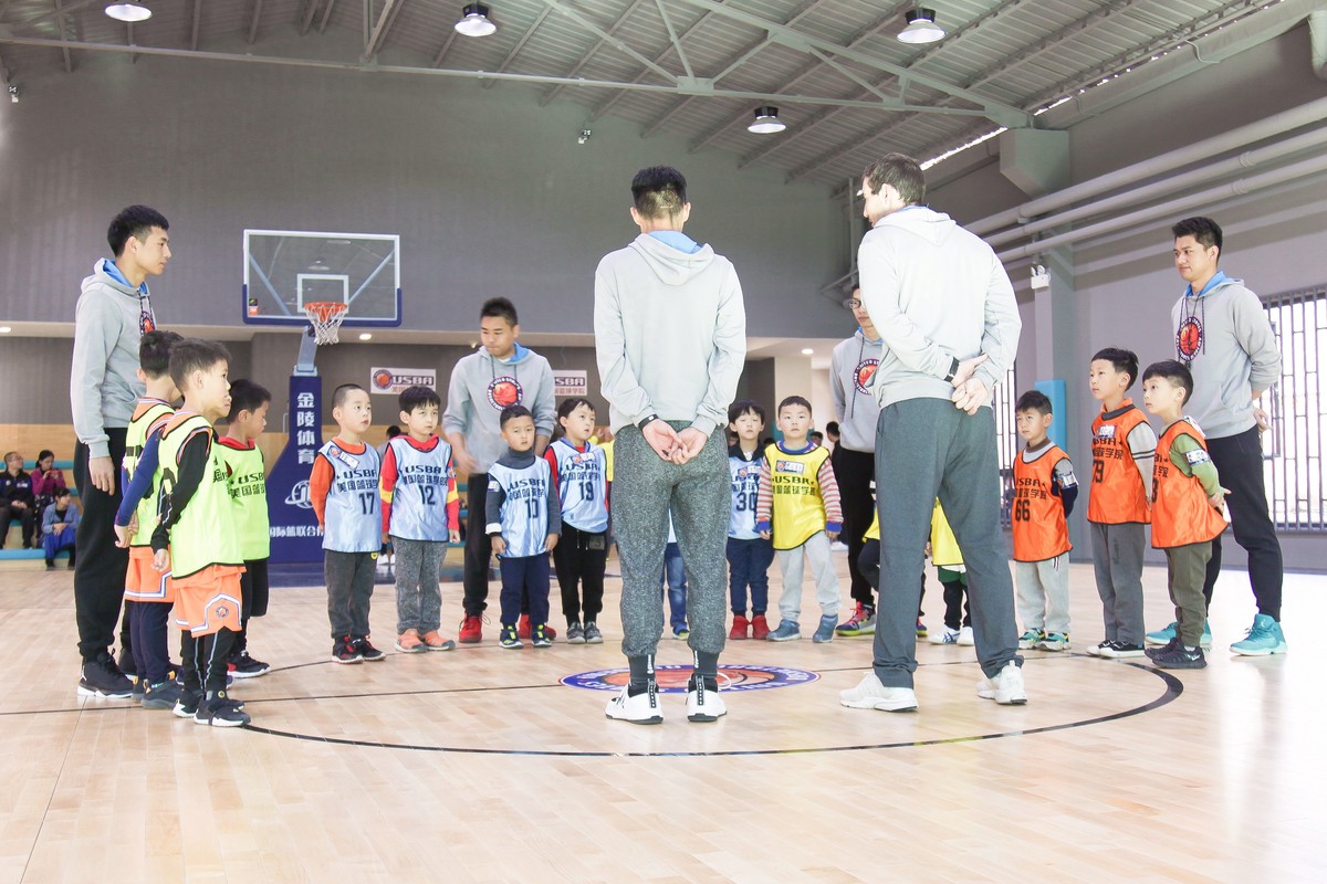 青少年学生篮球训练营发言稿_1